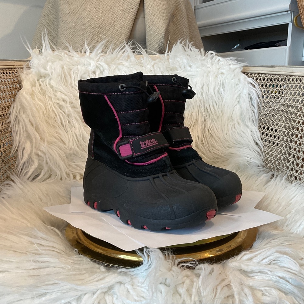 Totes Girls winter Snow Boots "Jenna" black with pink trim girls size 2